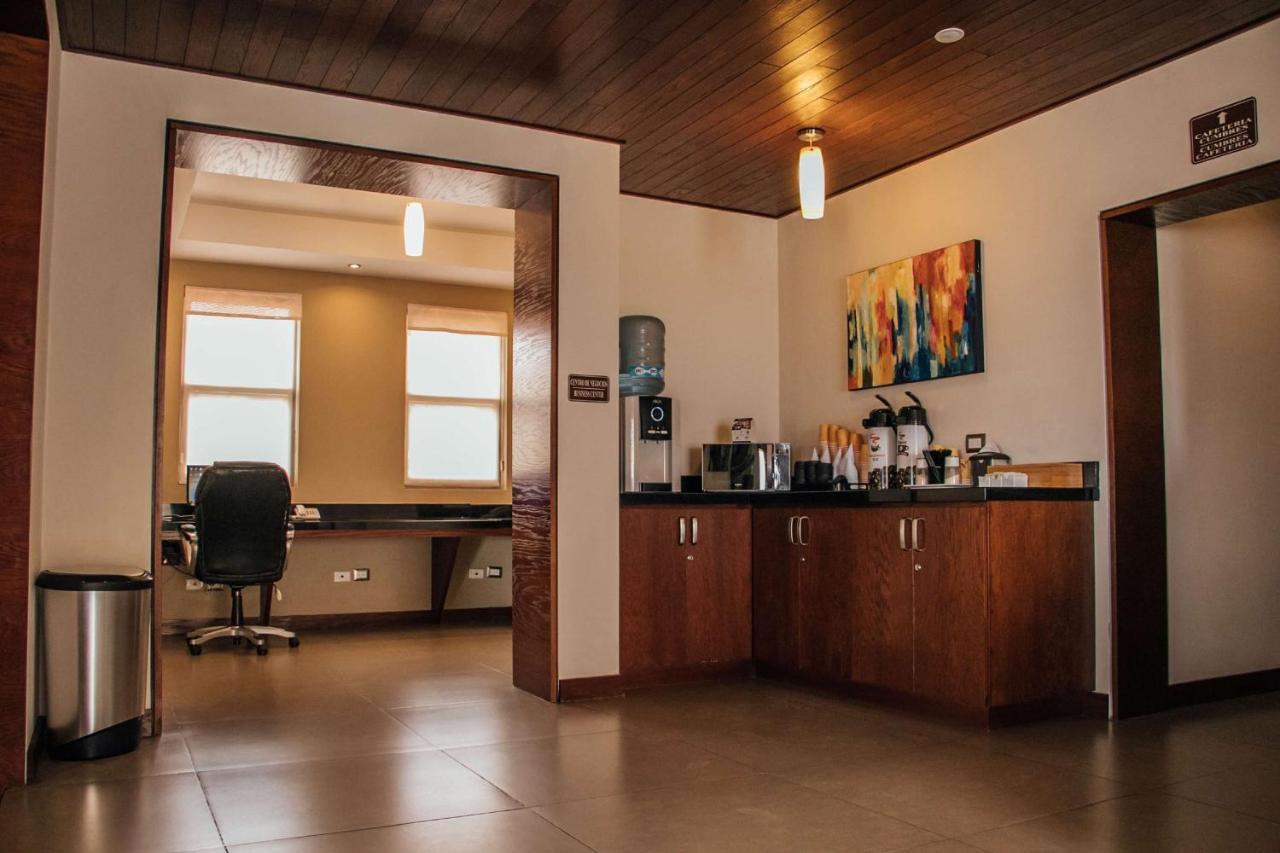 Best Western Cumbres Inn Cd. Cuauhtemoc Kültér fotó