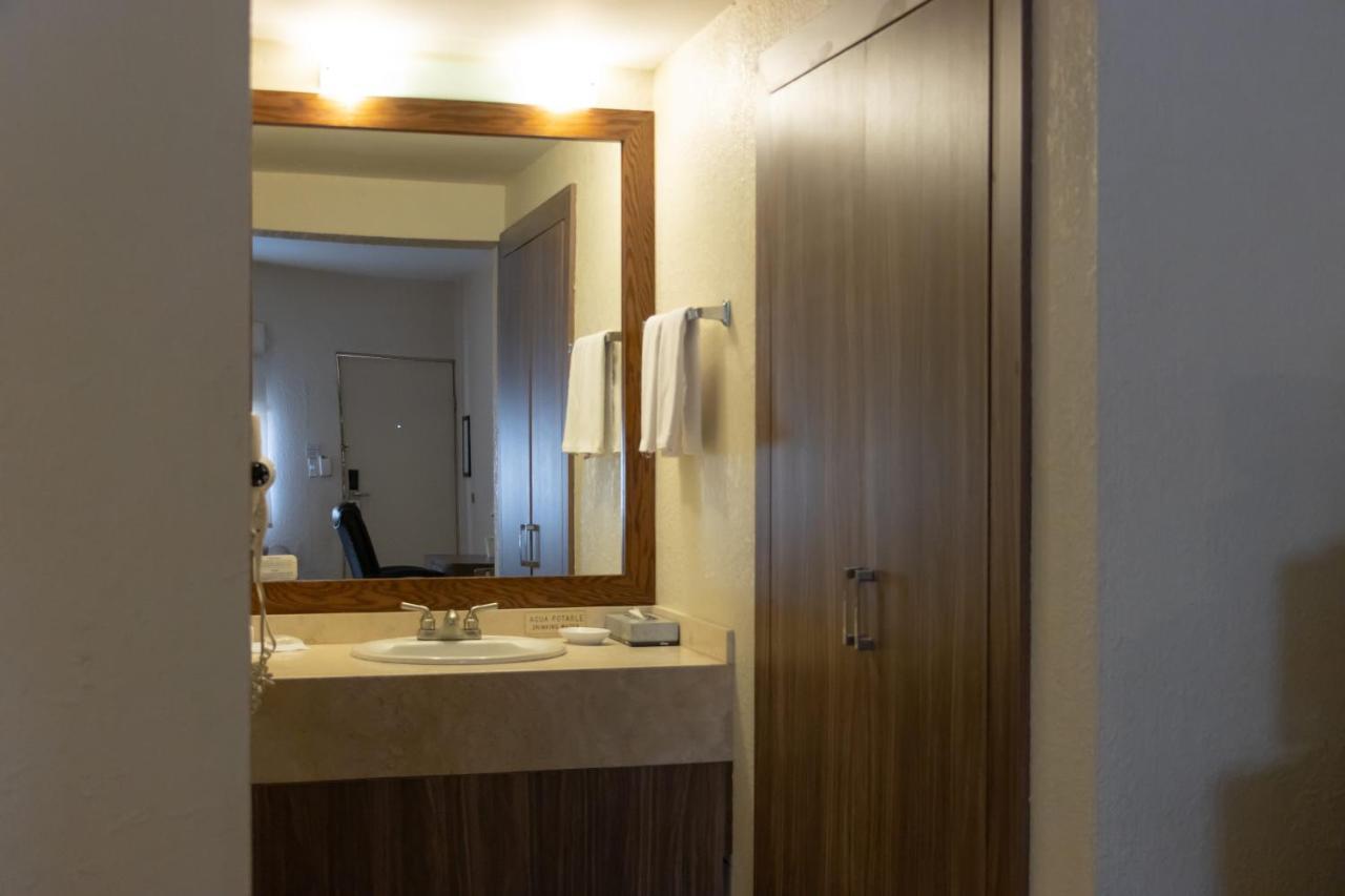 Best Western Cumbres Inn Cd. Cuauhtemoc Kültér fotó